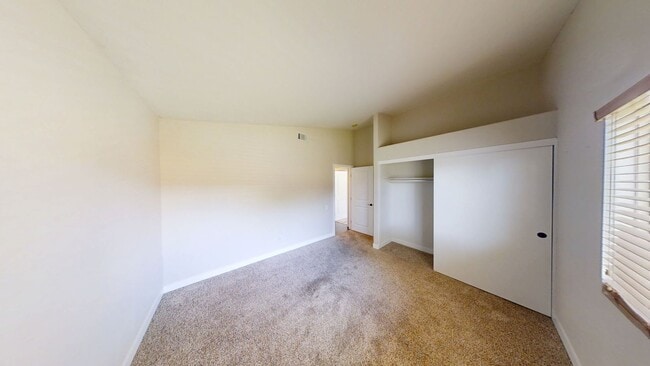 Building Photo - Beautiful 4 Bedroom 2 Bathroom House in Be...