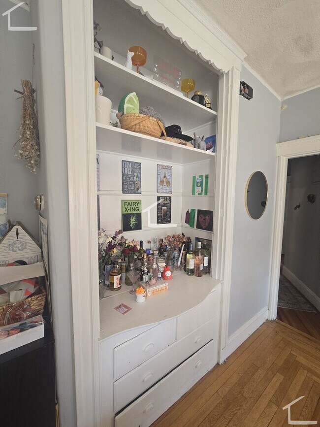 Building Photo - Spacious 3 bed in Brighton...