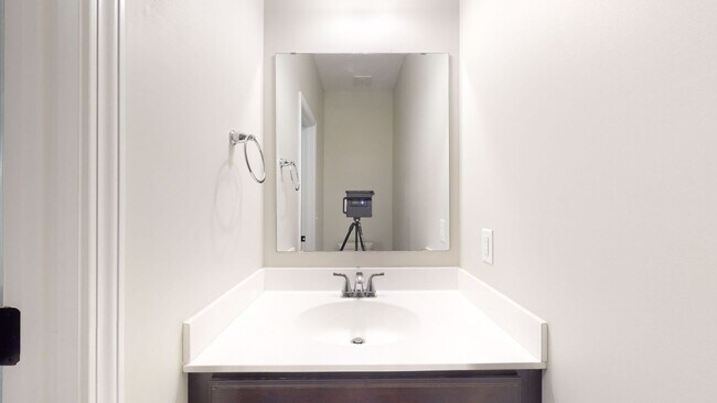 Building Photo - 215 Purple Martin Dr