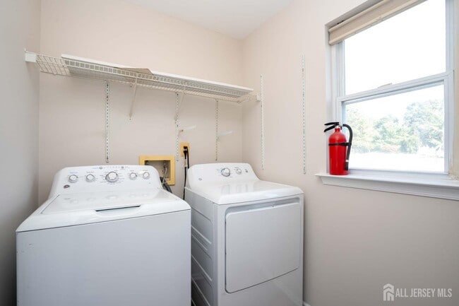 Building Photo - 27 Samantha Dr