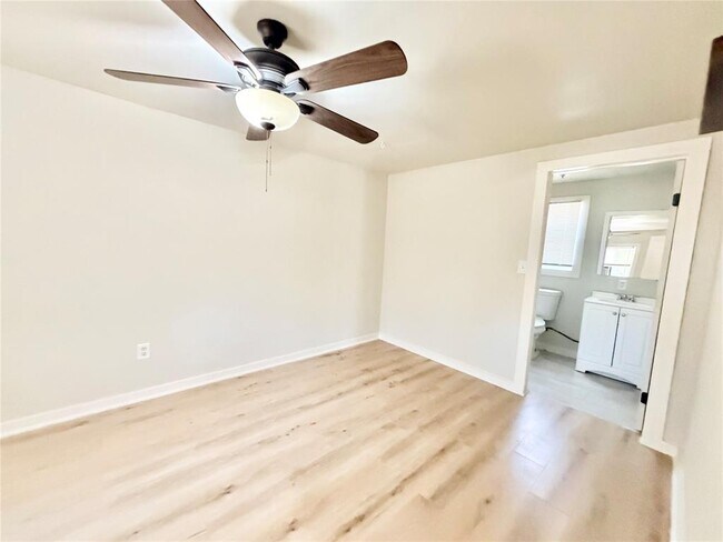 Building Photo - 5330 Wellington Dr