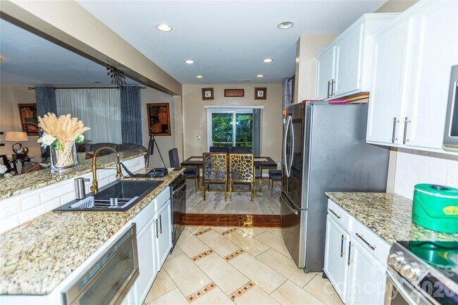 Building Photo - 2922 Deep Cove Dr NW