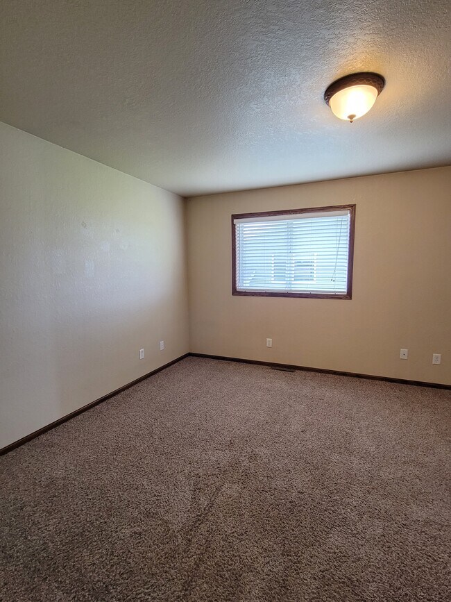 Building Photo - 2224 Bluegill Ave