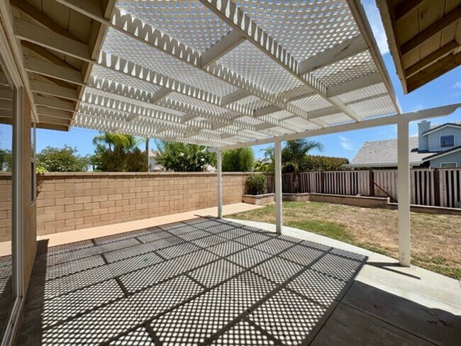 Building Photo - 4 Bedroom Menifee home available now for l...