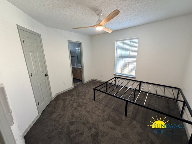Building Photo - Charming 3 Bedroom Home in Shalimar near Eglin AFB & Hurlburt Field!