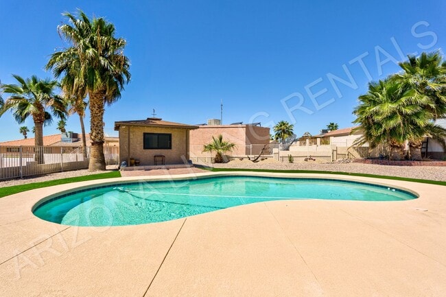 Building Photo - FURNISHED AVAILABLE LONG TERM