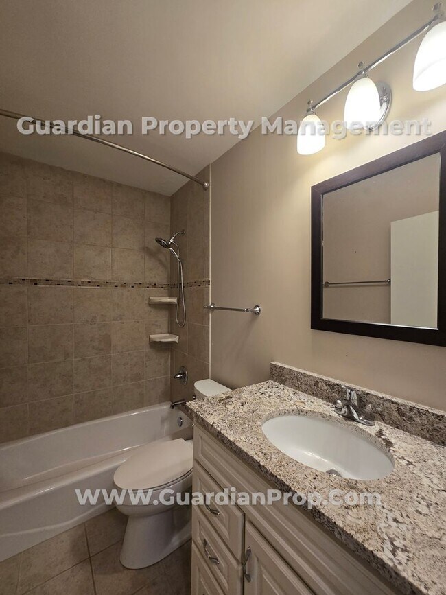 Building Photo - Dean Parkway  2bd-2ba Condo, Hardwood Floo...