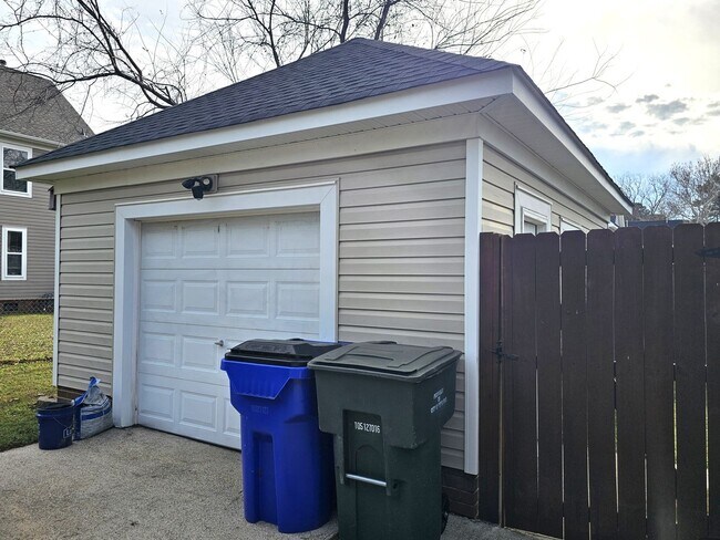 Building Photo - Ocean View East