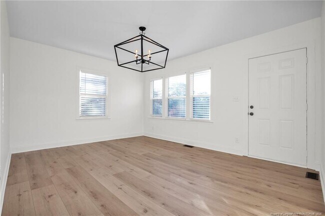 Building Photo - 809 Anarine Rd