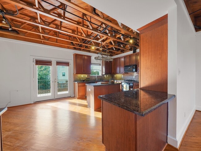 Building Photo - 907 Hartman St