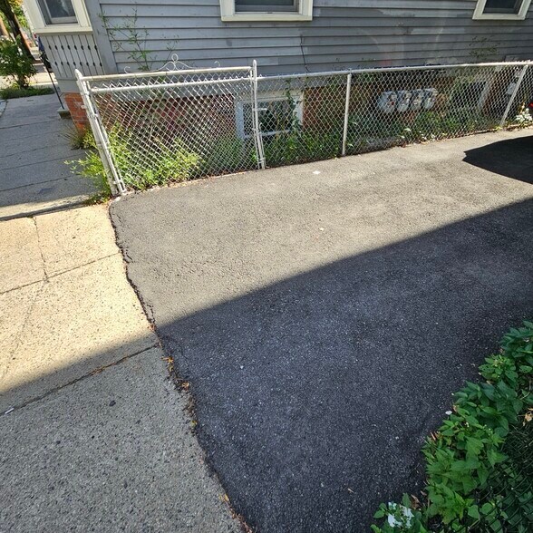 Building Photo - 384 Washington St