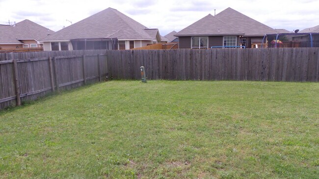 Building Photo - GREAT HOME! GREAT LOCATION