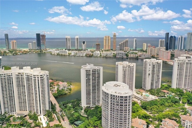 Building Photo - 4000 Island Blvd