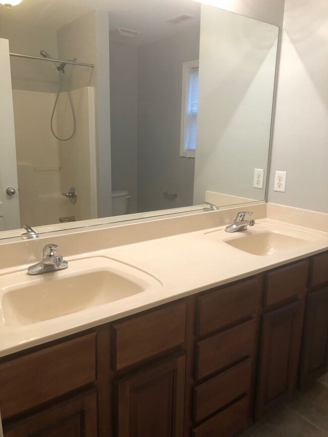 Building Photo - Spacious 2 story home in Whispering Woods!
