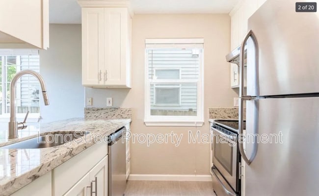 Building Photo - 13027 NE Prescott Dr