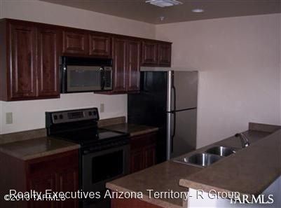 Building Photo - 2515 S Pantano Pkwy