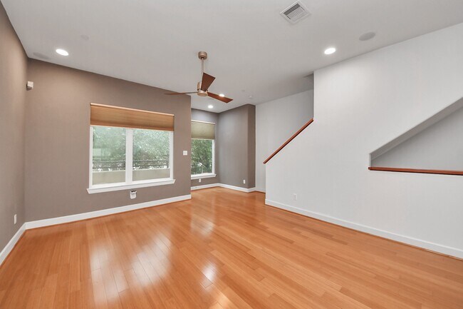 Building Photo - 1403 Delano St