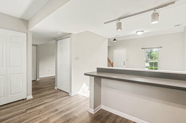 Building Photo - 122 S Timber Ct