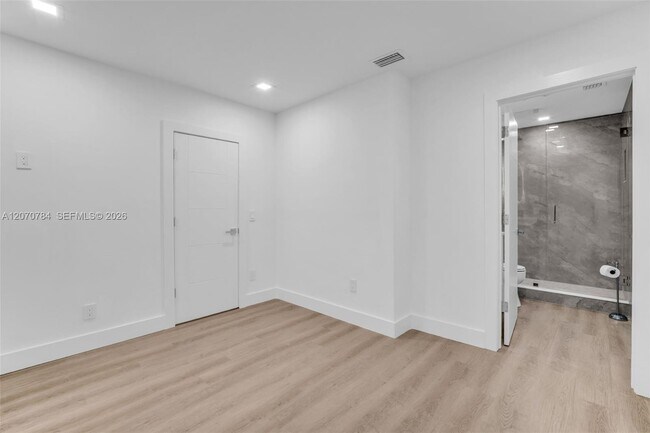 Building Photo - 16778 Willow Creek Dr