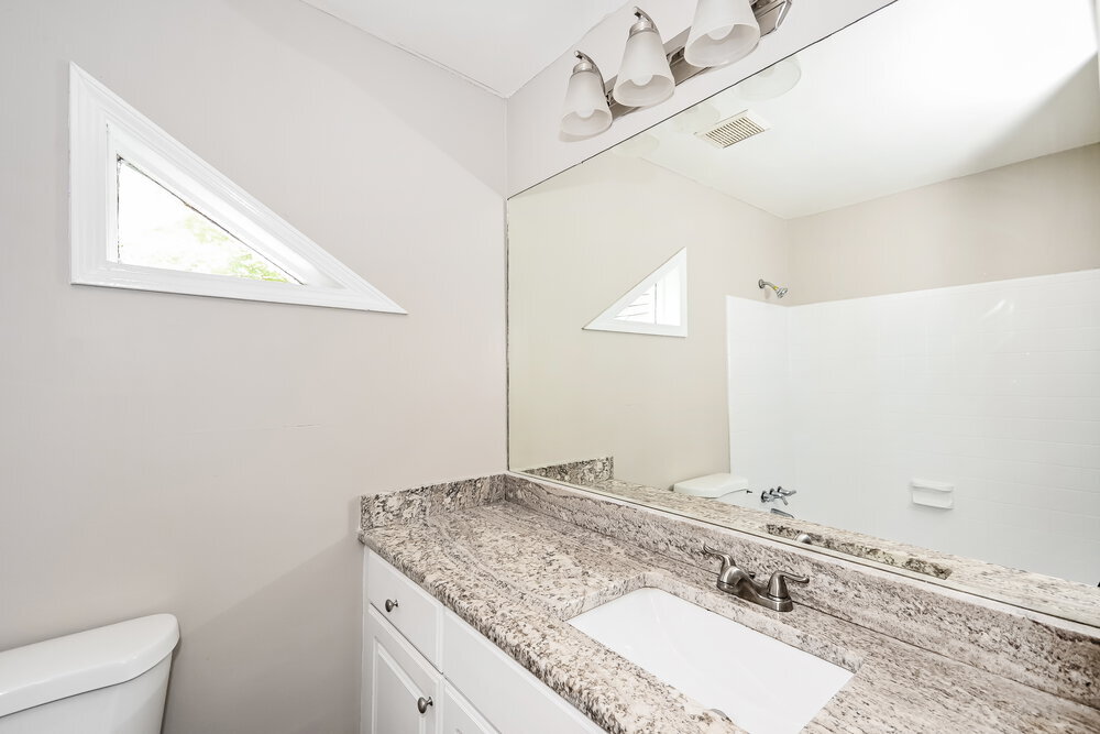 Building Photo - 961 Woodmont Dr