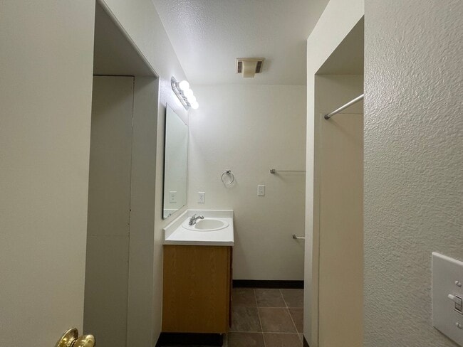 Building Photo - 10845 W Ustick Rd