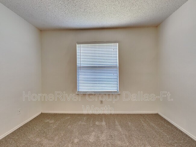 Building Photo - 816 Castleview Dr