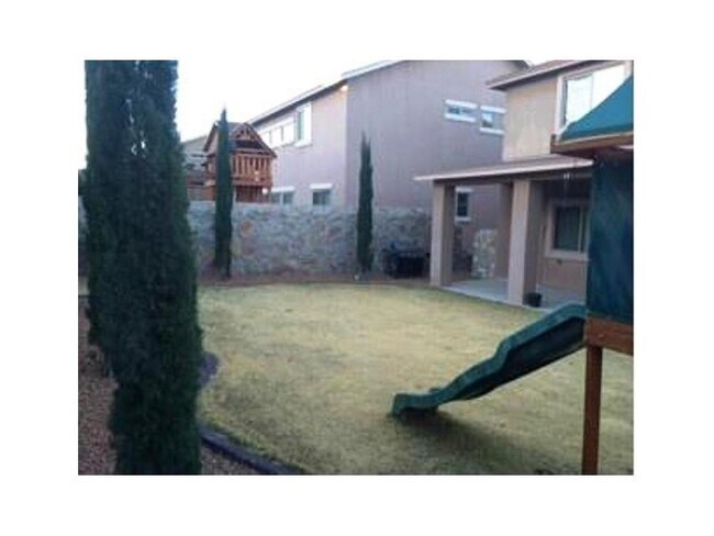 Building Photo - Great 2 story property located at West Hills!
