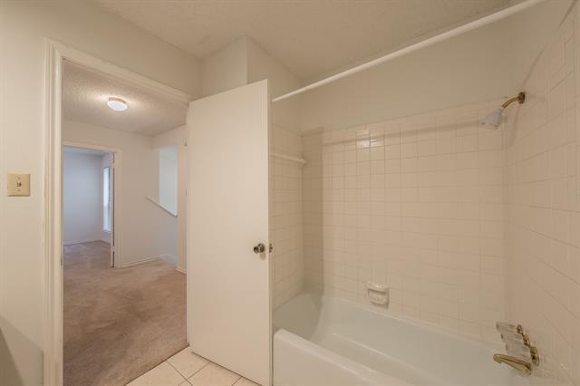 Building Photo - 3704 Hulen Park Dr