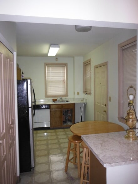 Kitchen - 206 Chesterfield Rd