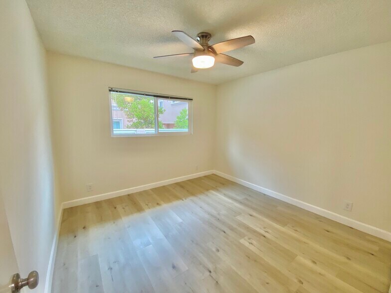 Building Photo - 2019 Curtis Ave