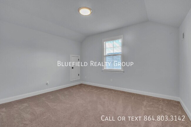 Building Photo - 2 Winding Rock Rd