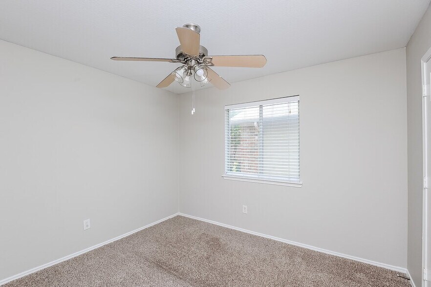 Building Photo - 2325 Northway