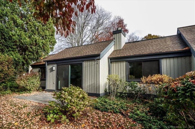 Building Photo - 929 Heritage Vlg