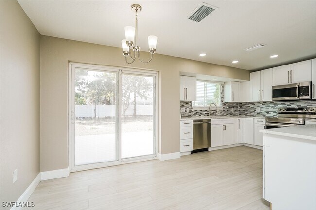 Primary Photo - 1810 SW 21st Ln