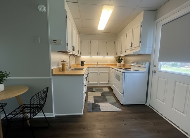 Building Photo - Newly 2 Bedroom and 1.5 Bath Townhome - With Parking