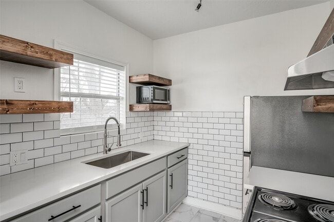 Building Photo - 4204 Lovejoy St