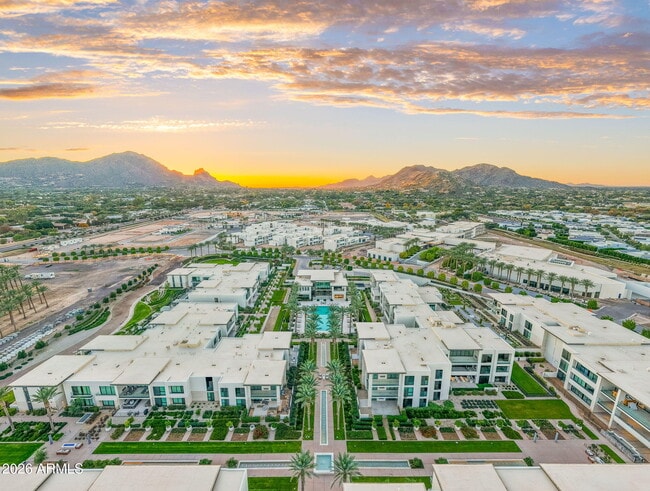 Building Photo - 6587 N Palmeraie Blvd