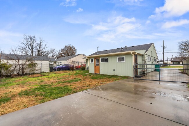 Building Photo - 3-Bedroom Rental Home with Solar Panels