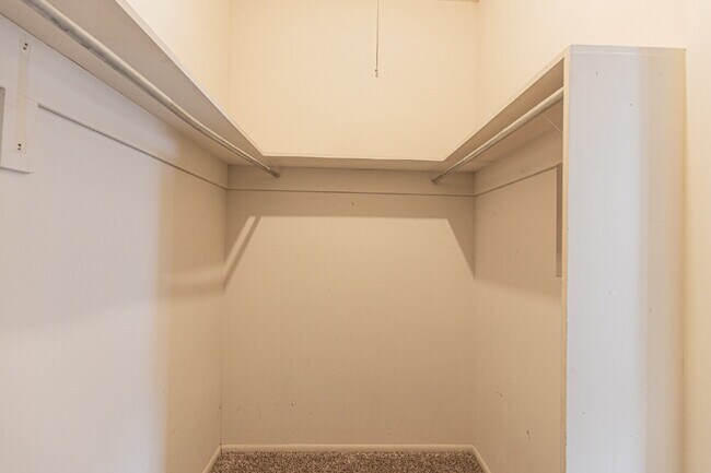 Building Photo - 3678 Hidden Dr
