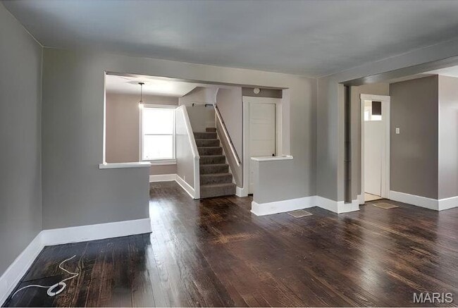 Building Photo - 329 Rose Ln