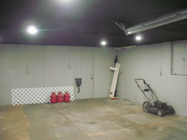 Building Photo - 206 Ivy Ave