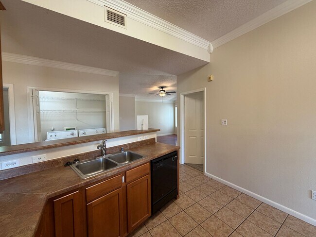 Building Photo - 3 Bedroom Single Story Home Available Near McMahon Blvd NW & Kayenta St NW!