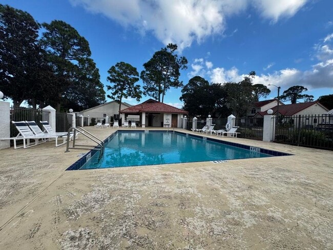 Building Photo - 3/2 in Townhomes West