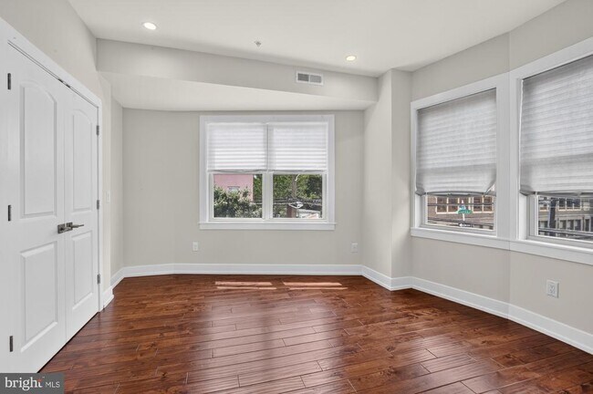 Building Photo - 1259 S 19th St