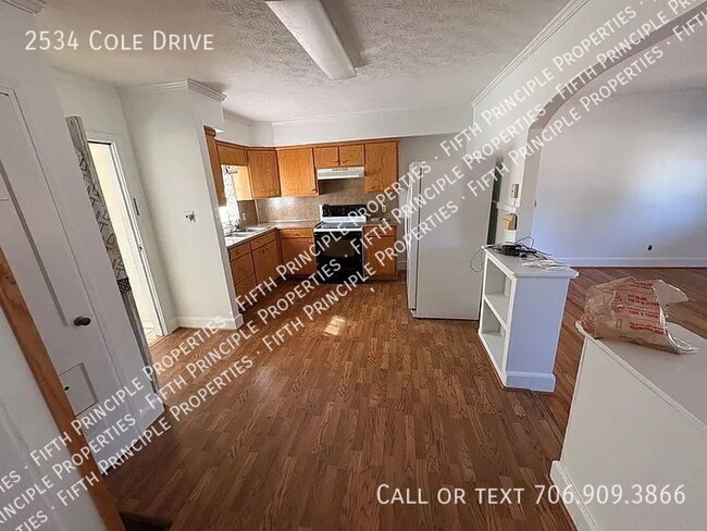 Building Photo - 2534 Cole Dr