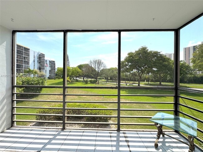 Building Photo - 20400 W Country Club Dr