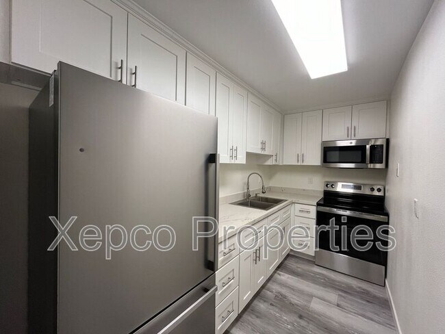 Building Photo - 2875 N Los Felices Rd