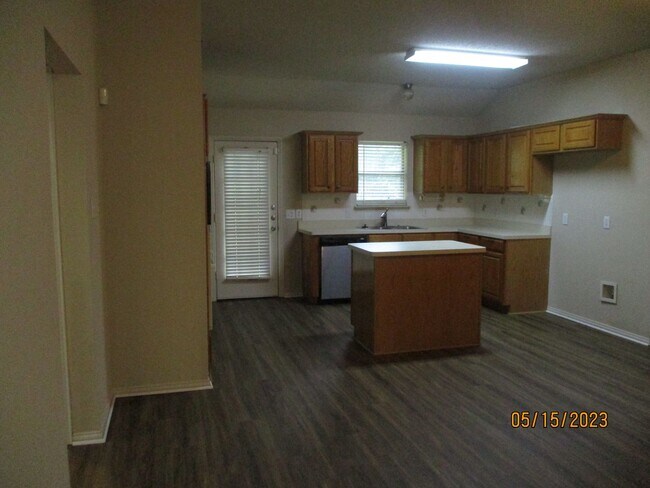 Building Photo - 5900 Silverpoint Ct