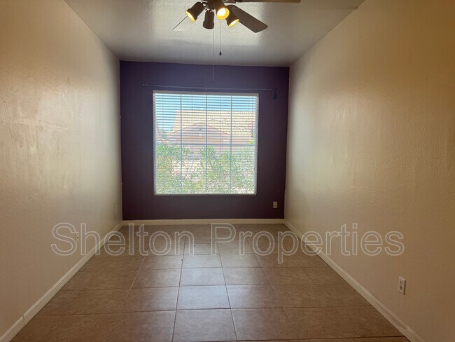 Building Photo - 1313 W Straford Ave