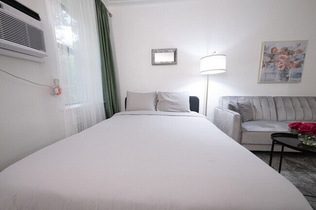 Building Photo - 1369 1st Ave